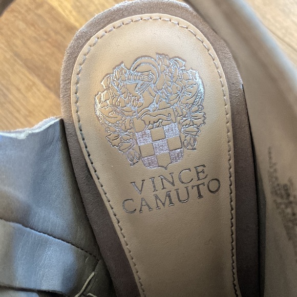 *last chance!!* Vince Camuto | Women’s tan suede side zip wedges - Picture 11 of 16